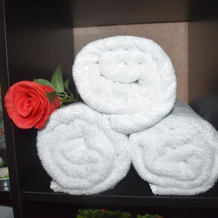 Emirates Plaza Hotel Абу Даби Екстериор снимка