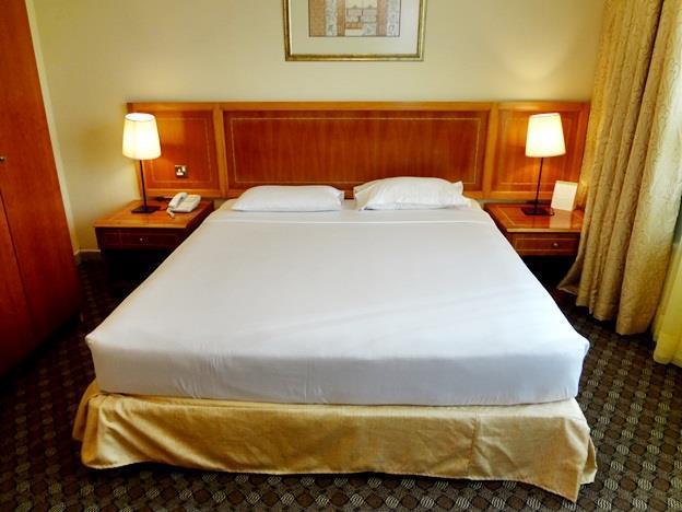 Emirates Plaza Hotel Абу Даби Екстериор снимка