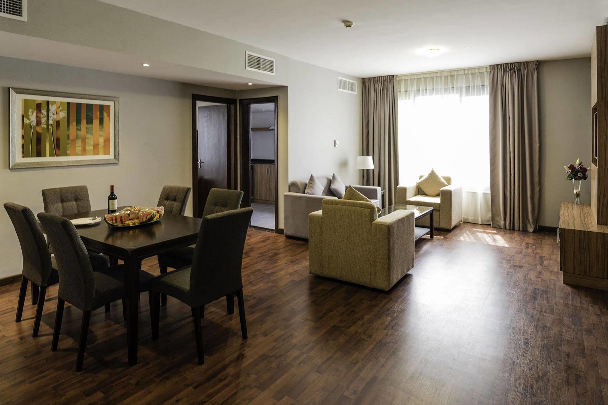 Emirates Plaza Hotel Абу Даби Екстериор снимка