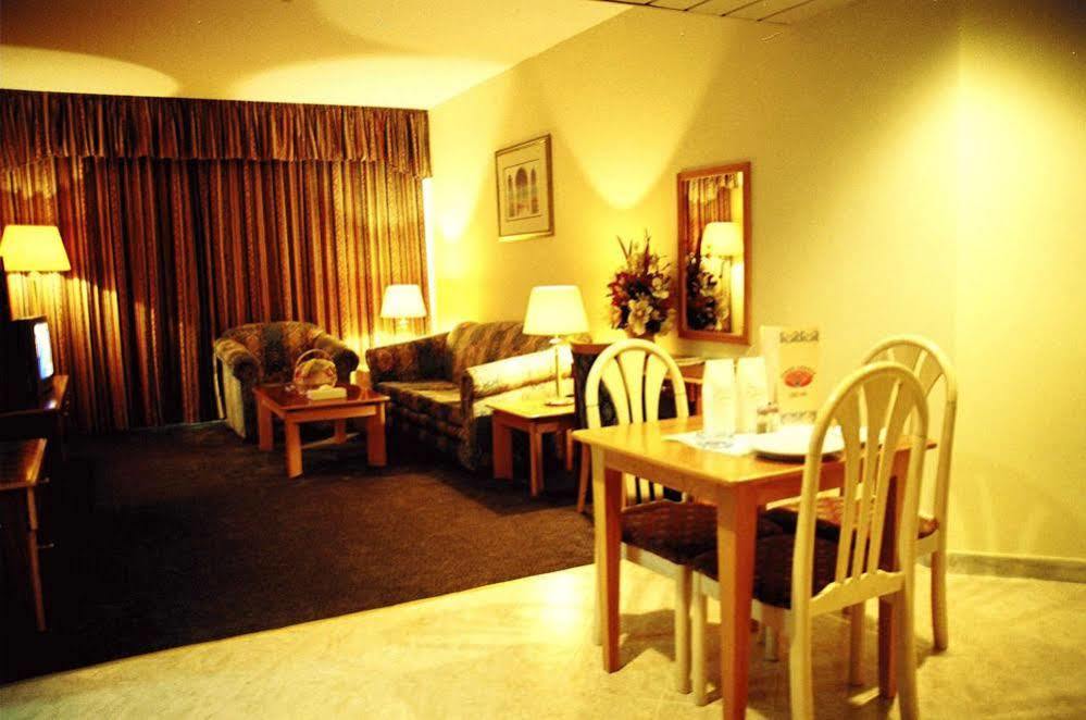 Emirates Plaza Hotel Абу Даби Екстериор снимка