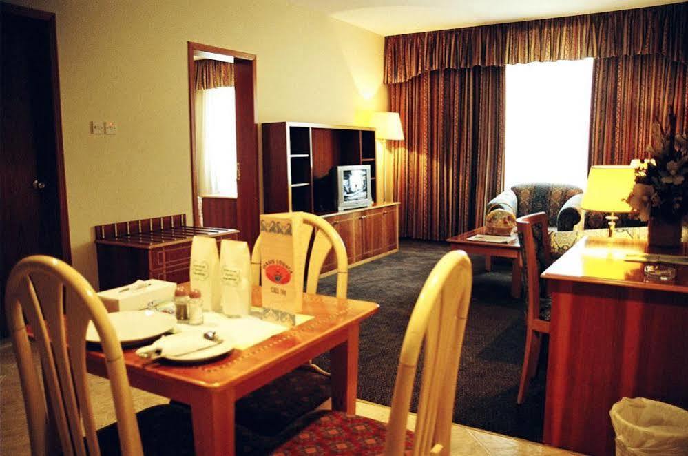 Emirates Plaza Hotel Абу Даби Екстериор снимка