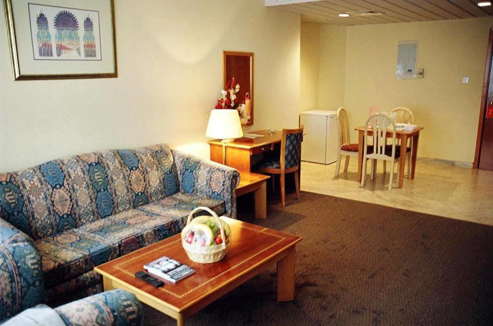 Emirates Plaza Hotel Абу Даби Екстериор снимка